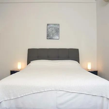 Delmare Aristotelous 7